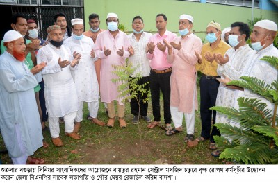 বগুড়ায় সিনিয়র সাংবাদিকদের আয়োজনে বায়তুর রহমান সেন্ট্রাল মসজিদ চত্বরে ঔষুধি গাছের চারা রোপণ বগুড়ায় সিনিয়র সাংবাদিকদের আয়োজনে বায়তুর রহমান সেন্ট্রাল মসজিদ চত্বরে ঔষুধি গাছের চারা রোপণ
